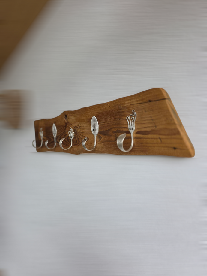 Garderobe Garderobenbrett Altholz alte Bretter Haken aus Silberbesteck