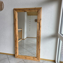 Exklusiver Altholzspiegel aus handgeschlagenen Balken – 92 x 176 cm | Unikat S2344 Altholzspiegel