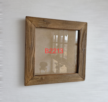 Rustikaler Bilderrahmen 30x30 cm aus sonnenverbrannten Stadelbrettern – Handgemachter Holzrahmen mit Glas & Rückwand – Vintage Bauernhaus Deko