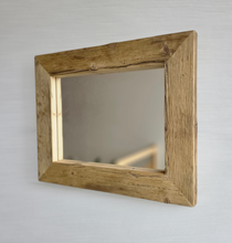 Altholz Spiegel S2264 antik Wandspiegel 42 x 52 upcycling nachhaltig Handarbeit Badspiegel Toilettenspiegel optik Alteiche