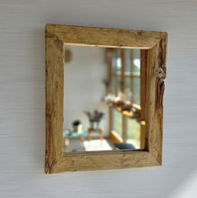 Altholz Spiegel S2325 antik Wandspiegel 53 x 60 upcycling nachhaltig Handarbeit Badspiegel Toilettenspiegel optik Alteiche