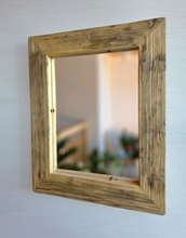 Altholz Spiegel S2235 antik Wandspiegel 42 x 52 upcycling nachhaltig Handarbeit Badspiegel Toilettenspiegel optik Alteiche