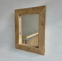 Altholz Spiegel S2338 antik Wandspiegel 42 x 52 upcycling nachhaltig Handarbeit Badspiegel Toilettenspiegel optik Alteiche