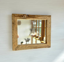 Altholz Spiegel S2325 antik Wandspiegel 53 x 60 upcycling nachhaltig Handarbeit Badspiegel Toilettenspiegel optik Alteiche