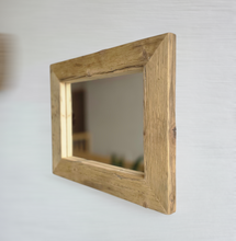 Altholz Spiegel S2264 antik Wandspiegel 42 x 52 upcycling nachhaltig Handarbeit Badspiegel Toilettenspiegel optik Alteiche