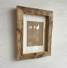 Bilderrahmen aus Altholz – B2245 Handgefertigt aus alter Gerüstbohle | Vintage Holzrahmen mit Glasfront & Passepartout