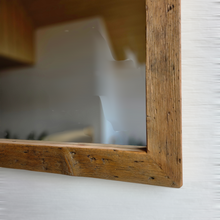 Altholzspiegel Panoramaspiegel 60×132 cm – Wandspiegel aus alten Baubohlen, rustikaler Holzrahmen S2269