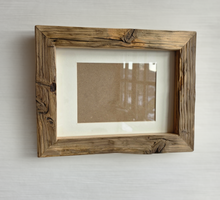 Bilderrahmen aus Altholz – B2245 Handgefertigt aus alter Gerüstbohle | Vintage Holzrahmen mit Glasfront & Passepartout