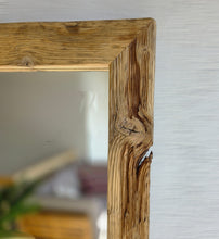 Altholz Spiegel S2325 antik Wandspiegel 53 x 60 upcycling nachhaltig Handarbeit Badspiegel Toilettenspiegel optik Alteiche